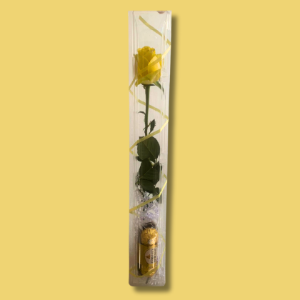 Estuche con rosa AMARILLO y chocolate Ferrero Rocher